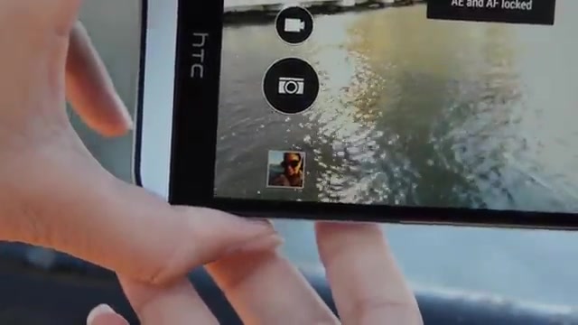 HTC Desire Eye vs Samsung Gala...