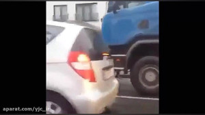 تریلی خودرو سواری را ناخواسته...