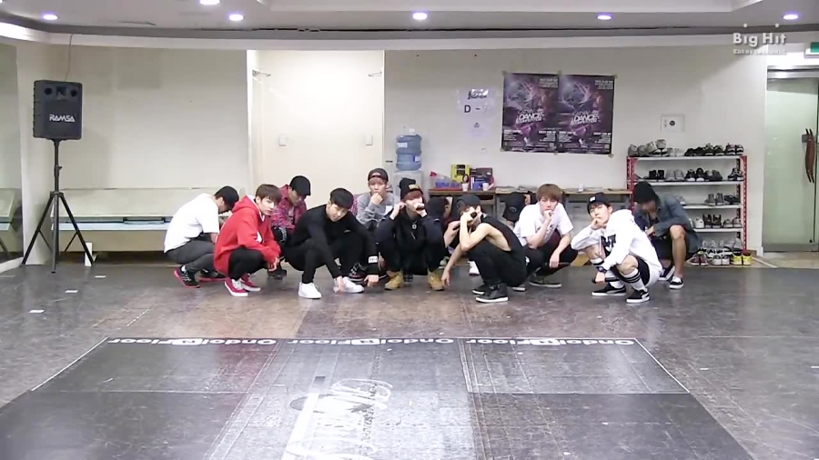 BTS.Rise on BTS & 039;진격의...