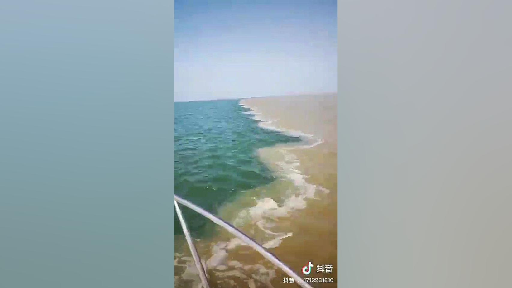 دو دریا با رنگ متفاوت اب شور و...