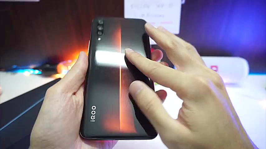 بررسی گوشی ویوو iQOO