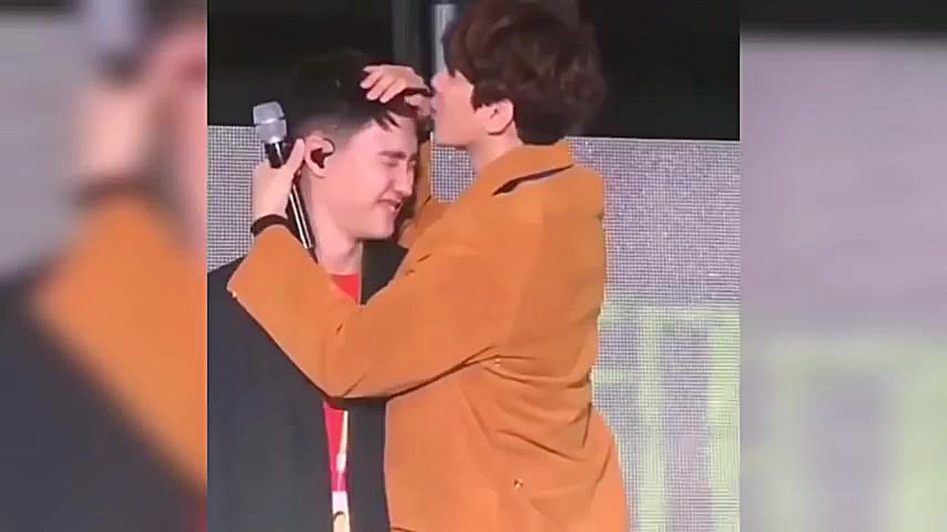 مومنت های دوست داشتنی اعضای اک...