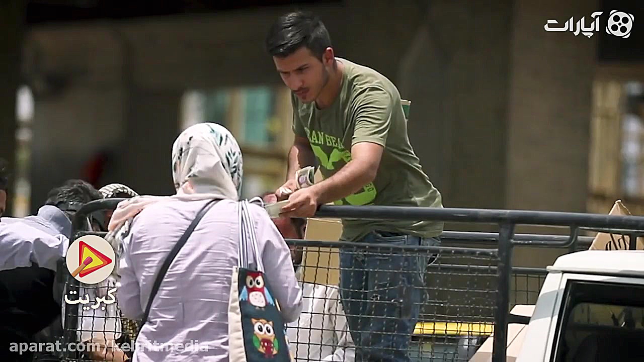 رفتیم تو خیابون یه وانت جنس رو...