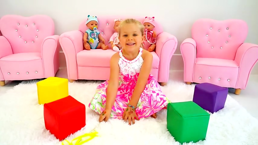 دیانا و روما با عروسک اسباب با...