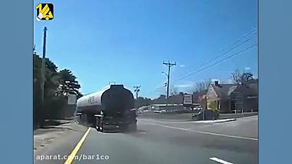 برخورد وحشتناک تانکر سوخت با ت...