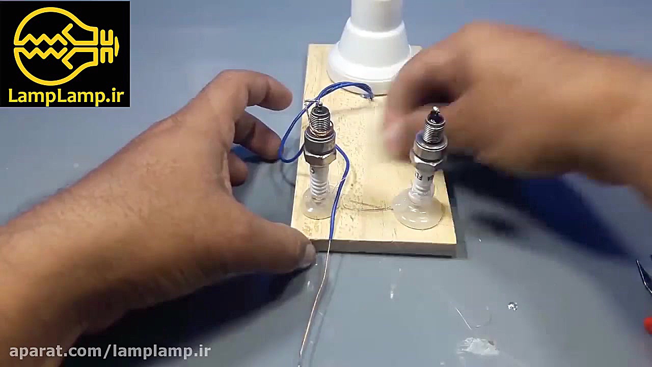 انرژی رایگان روشن کردن لامپ