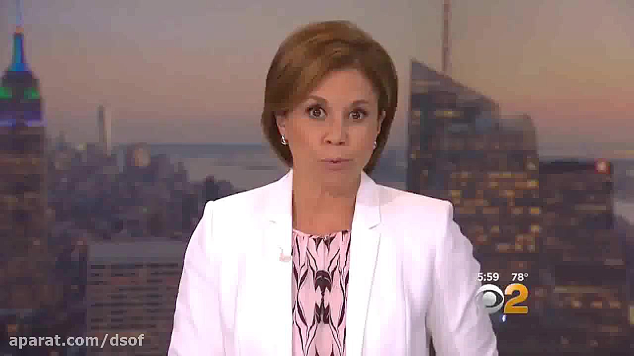 لحظه تلاش یک مرد برای برهنه کر...