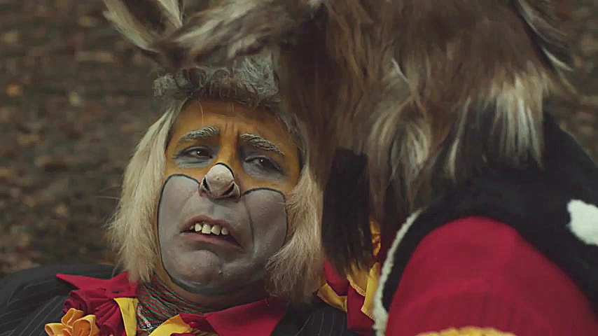 روبی و گرگی در پیشونی سفید سه