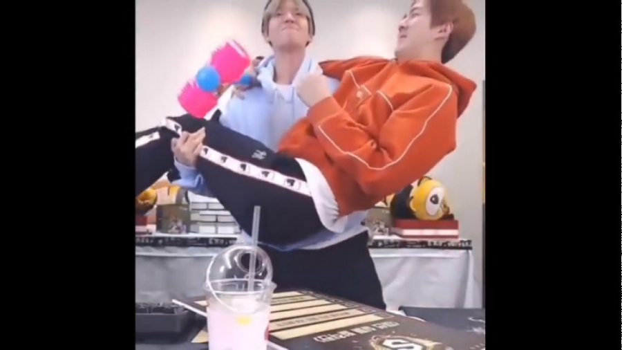 EXO Funny Moments خیلی باحاله...