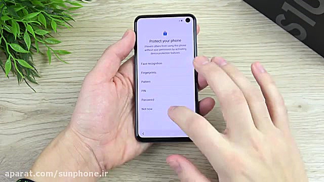 آنباکس گوشی سامسونگ گلکسی S10e