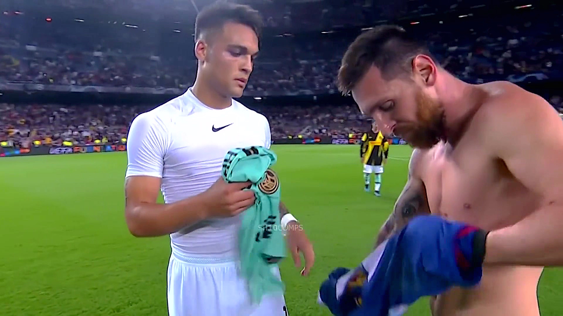 مسی پیراهنش را به لاتارو مارتی...