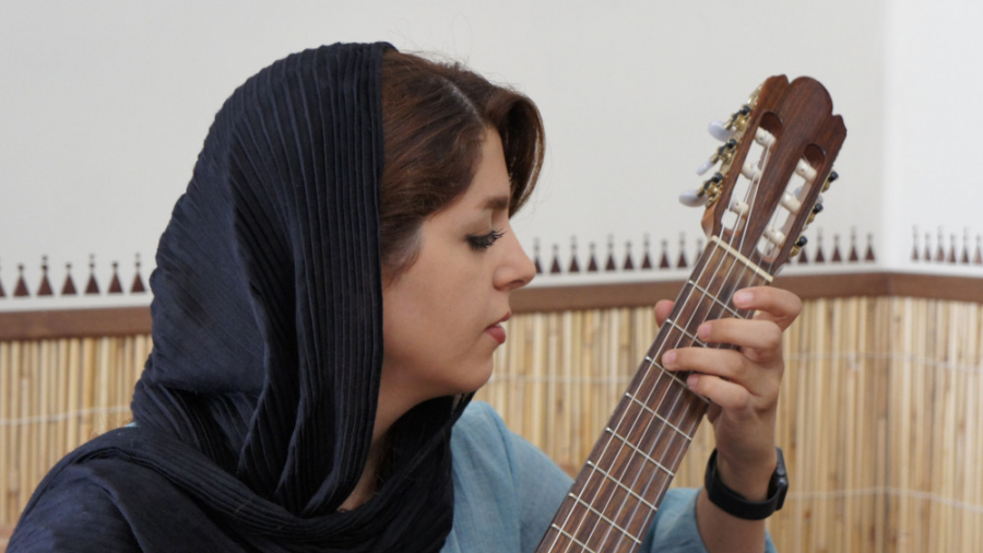 آموزش گیتار در اصفهان با آوای...