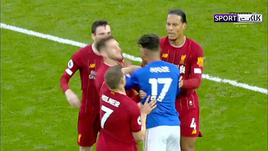 درگیری بین بازیکنان پس از بازی...