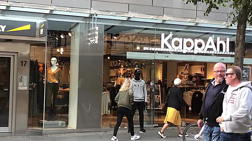 دوربین مخفی مانکن دیوونه  Mann...