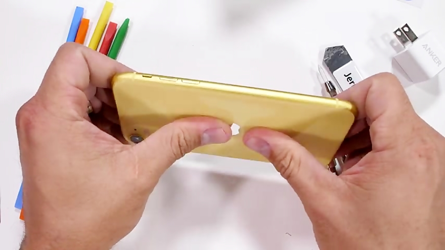 تست مقاومت گوشی اپل آیفون 11 د...