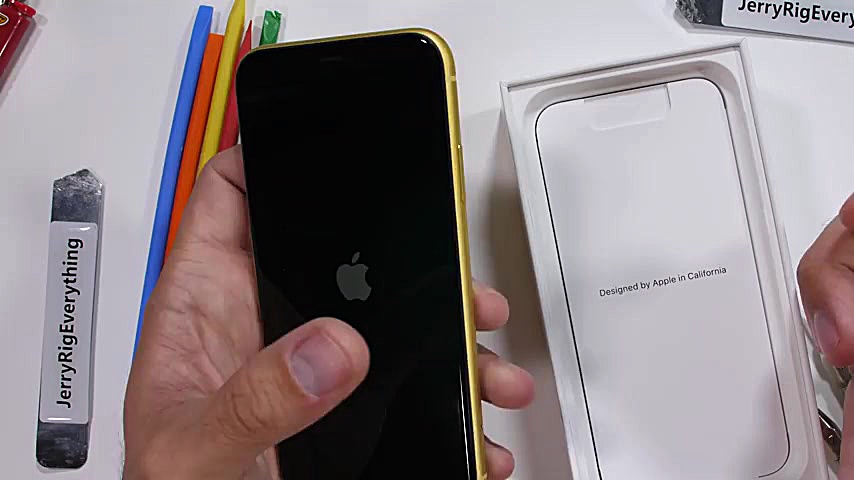 تست مقاومت گوشی اپل آیفون 11 د...