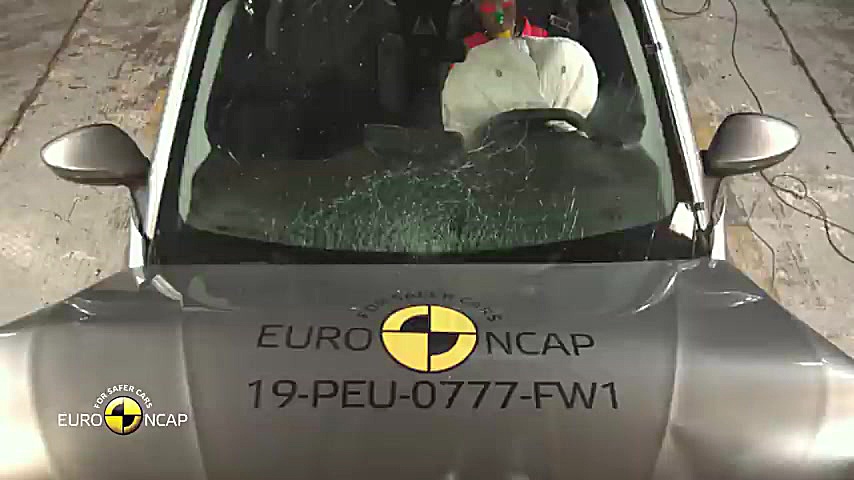 تست تصادف و ایمنی پژو 208