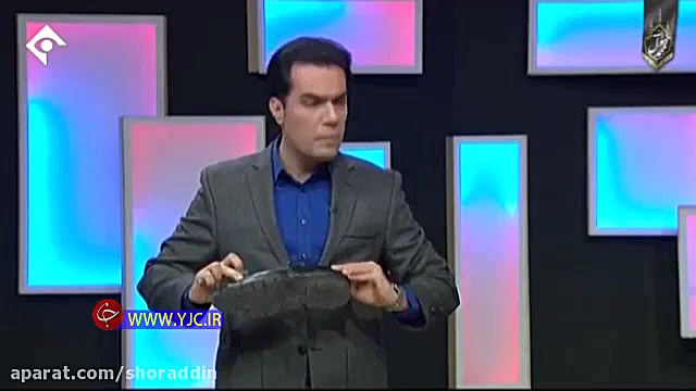 تلاش مجری برنامه زنده برای مچ...