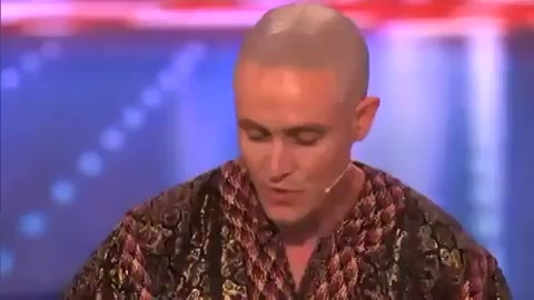 xxx. شعبده باز حرفه ای