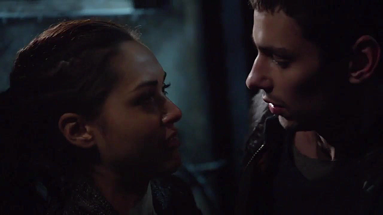 سریال (100) فصل سوم قسمت 11 دو...