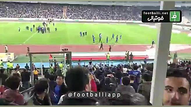 تشویق هواداران استقلال بعد از...