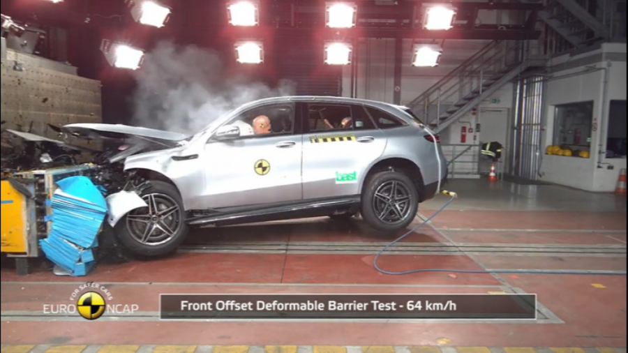 تست تصادف و ایمنی مرسدس بنز EQ...