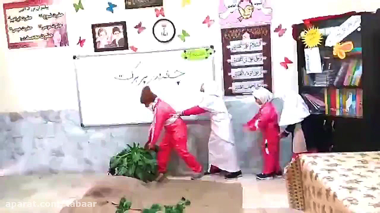 اجرای نمایش چغندر پربرکت در کل...