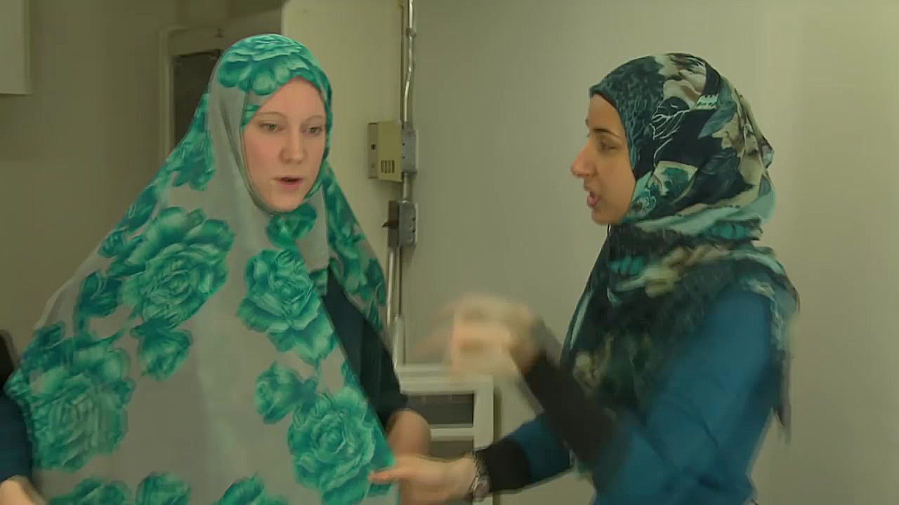 چند مدل بستن شال و روسری برای...