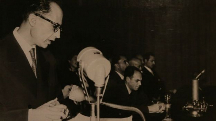 به یاد خالق ای ایران؛ روح الله...