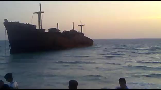 کشتی یونان کیش در هنگام غروب خ...