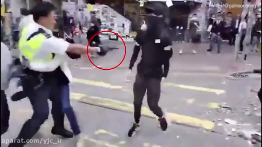 لحظه شلیک پلیس هنگ کنگ به یک ج...