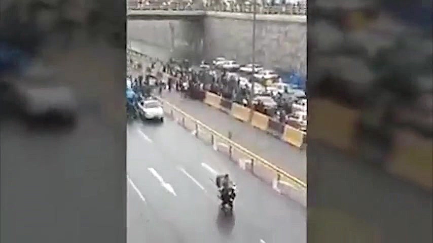 بستن بزرگراه امام علی در اعترا...