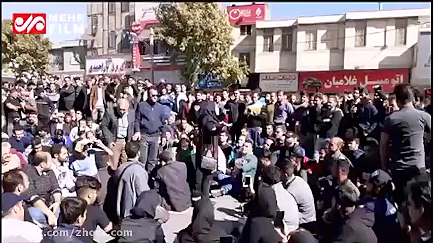 اعتراض زیبای این خانوم و مردم...