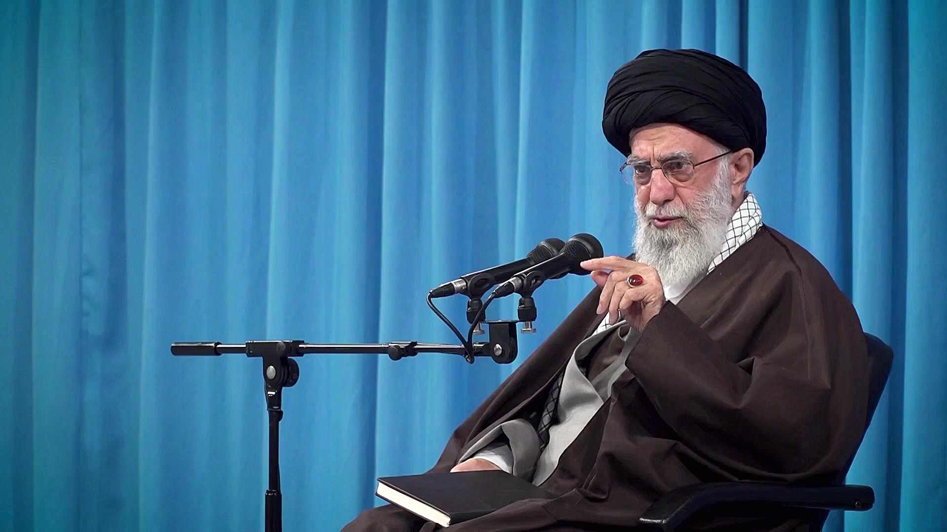 بیانات رهبر انقلاب درباره مسائ...