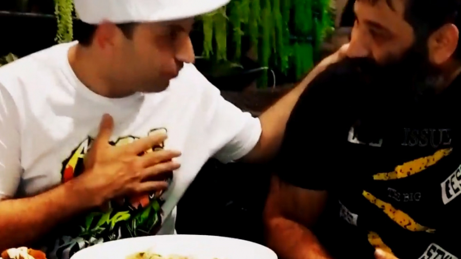 همبرگر در کافه رستوران روسو (ف...