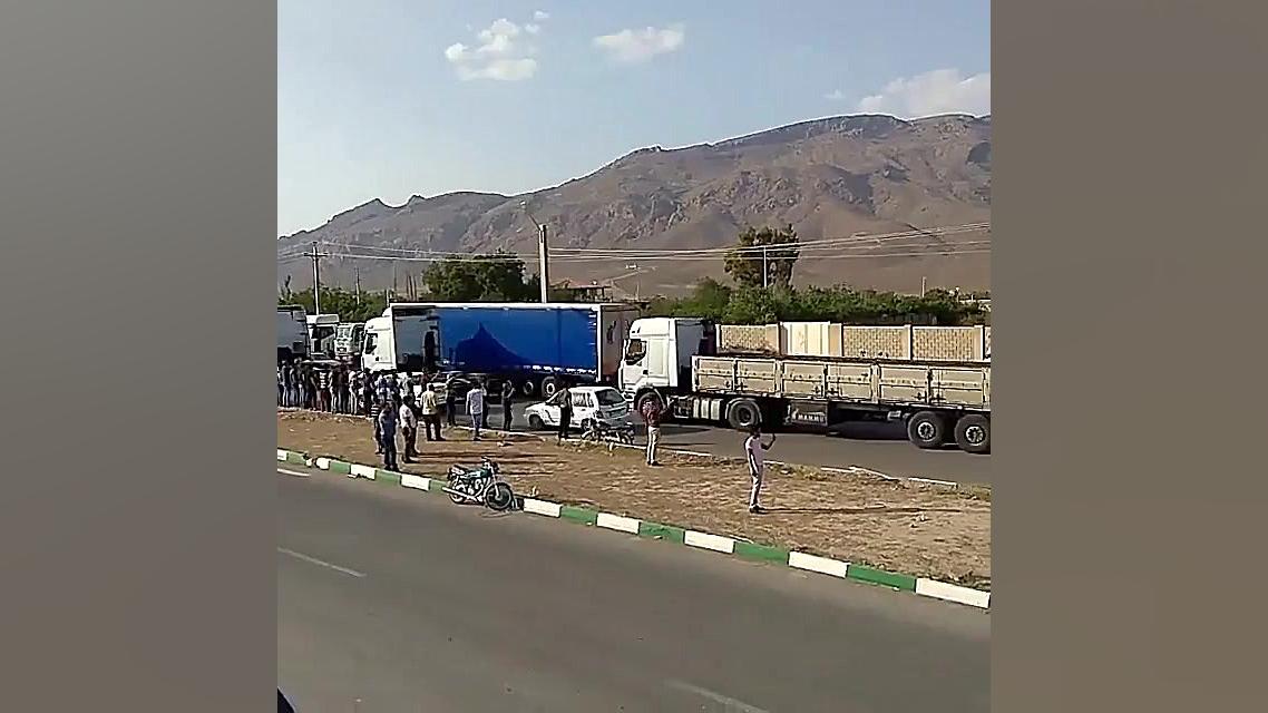 رژه‌ی کامیون دارها در ارسنجان