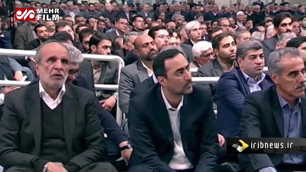 رهبر انقلاب در دیدار جمعی از ت...