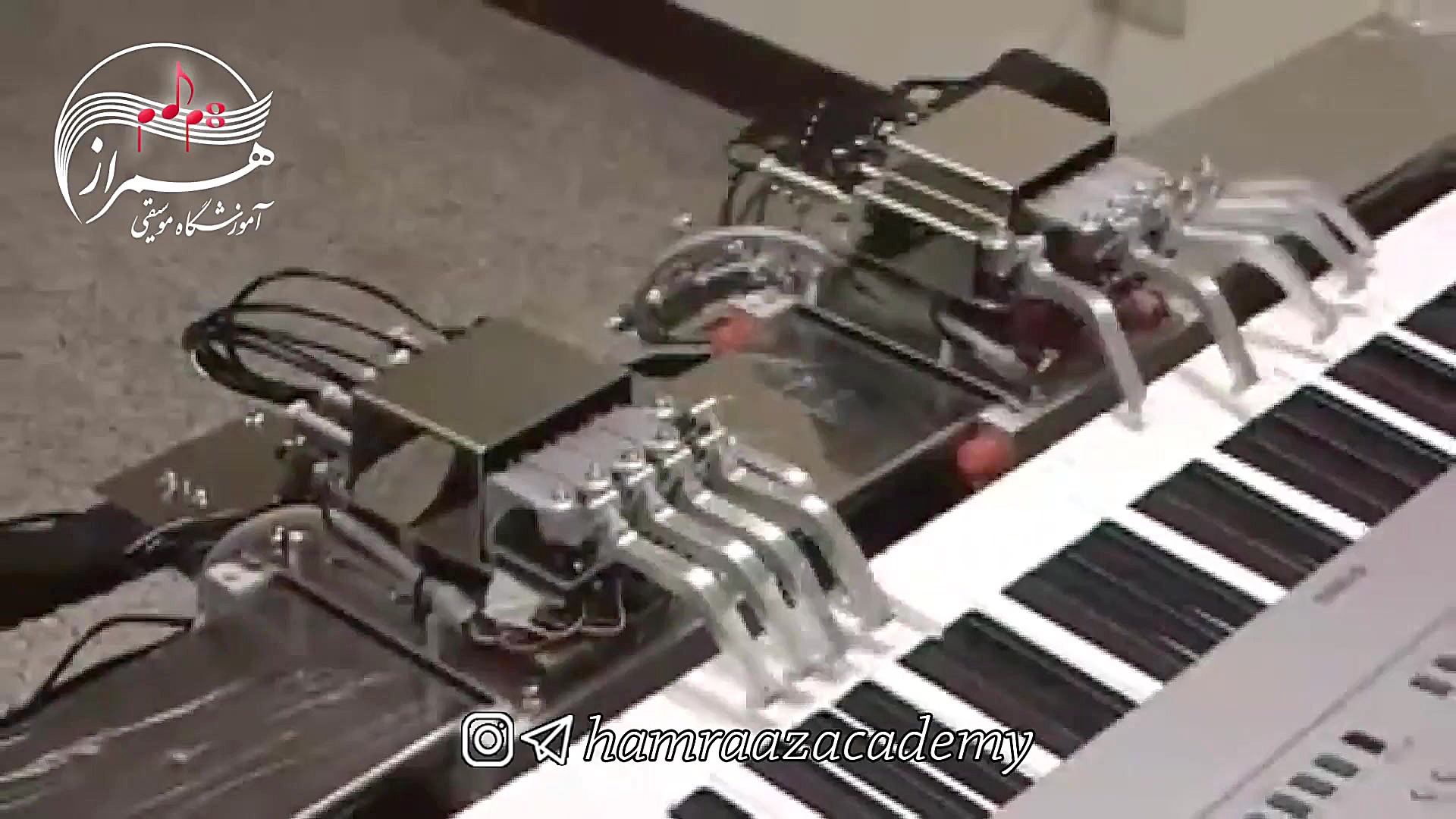 آموزشگاه موسیقی همراز: ربات پي...