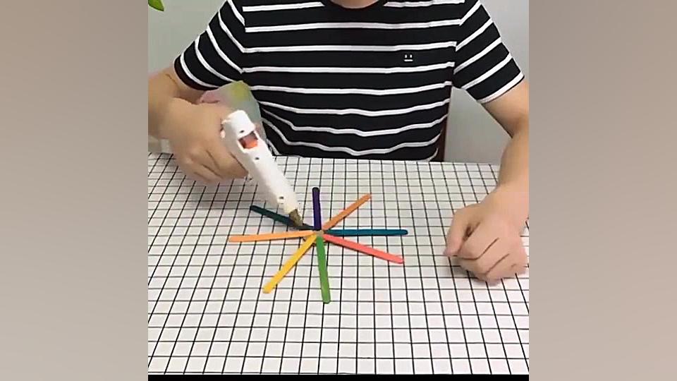 کاردستی چرخ فلک با چوب بستنی