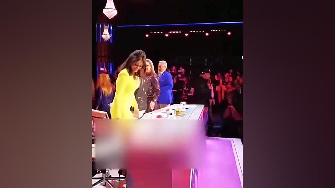 مهناز افشار در کنار خواننده&zw...