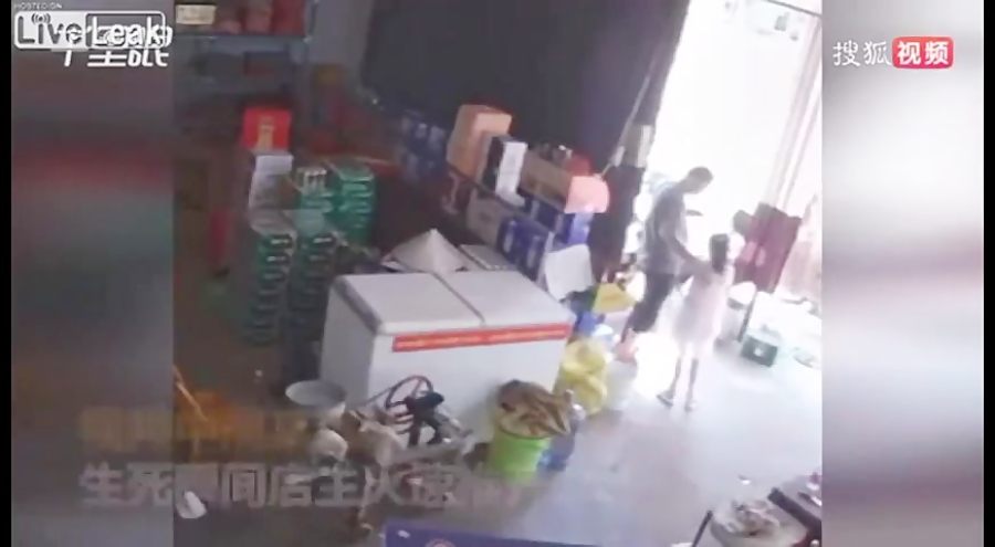 برخورد وحشتناک خودروی شاسی بلن...