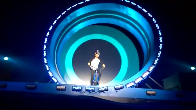 حرکت نمایشی دوچرخه سوار معروف...