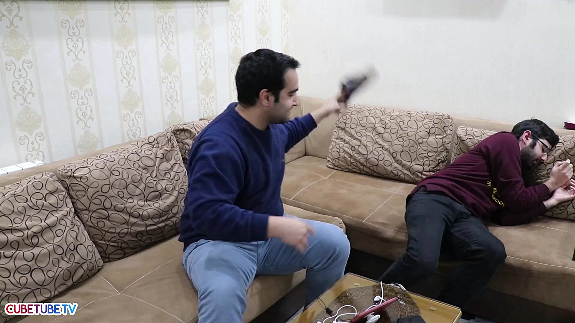 واکنش به مزاحم تلفنی کامران ات...