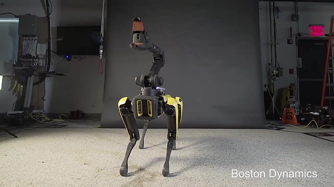 رقص دیدنی اسپات ربات سگ مانند...