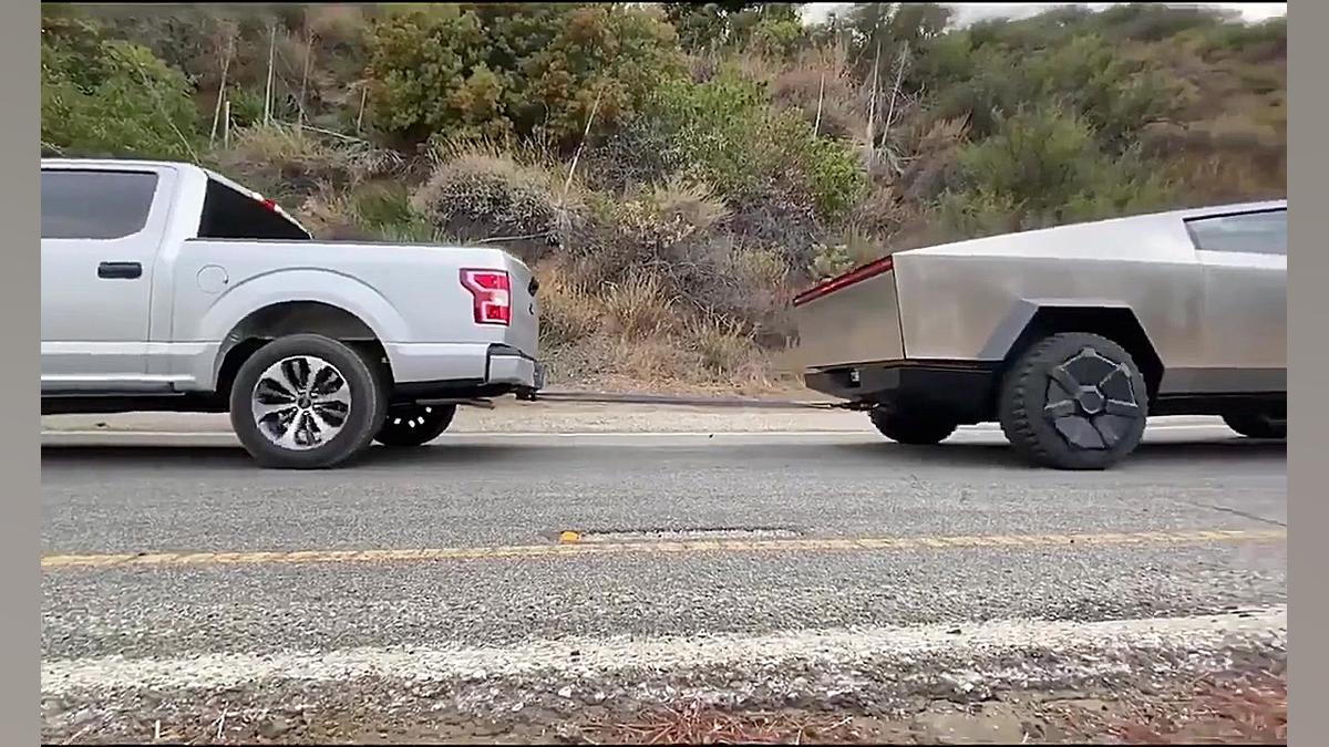 مسابقه طناب کشی تسلا سایبرتراک...