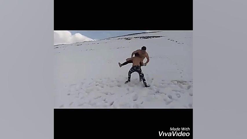 کشتی برفی snow wrestling