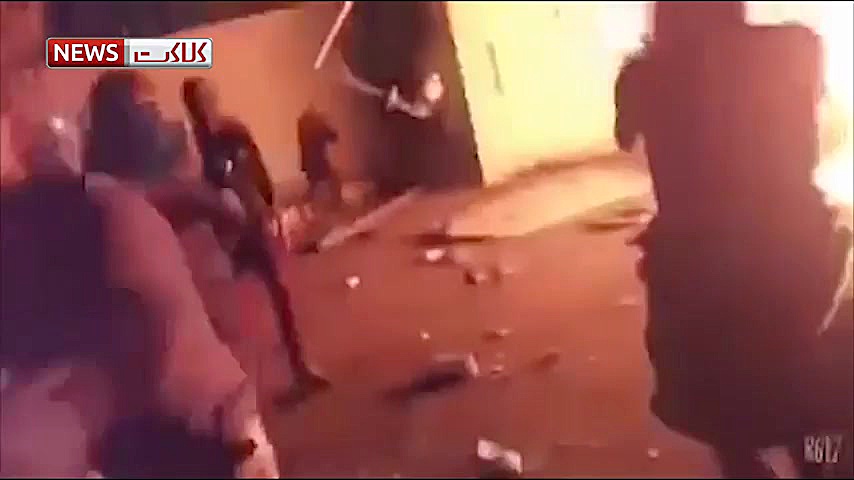 به آتش کشیدن ساختمان کنسولگری...