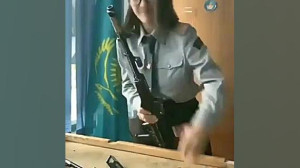 تفنگ بازی دختر
