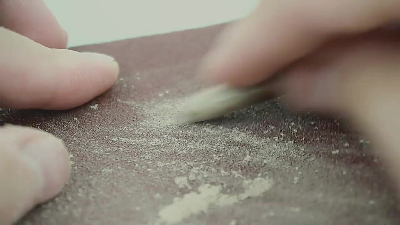 پوکه گلوله  کبریت  چوب با سرعت...