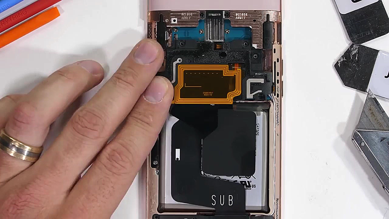 کالبد شکافی گلکسی A80 سامسونگ